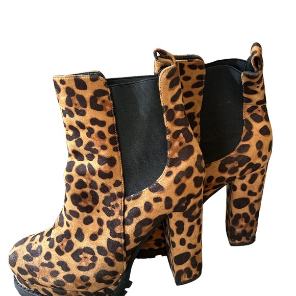 Liliana animal print boot size 9 man-made material - Picture 2 of 6
